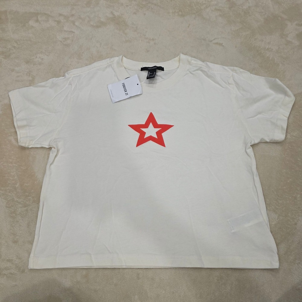 NWT Forever 21 Women's Baby Tee Cream Crop Top Red Star Graphic Shirt Size S